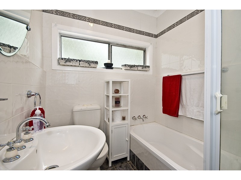 4 Iraga Avenue, Peakhurst NSW 2210