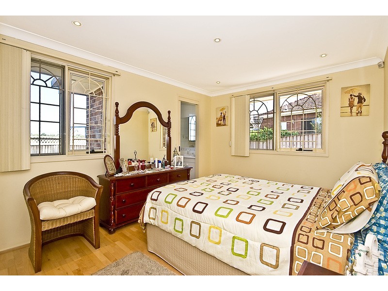 2/65a Melvin Street, Beverly Hills NSW 2209