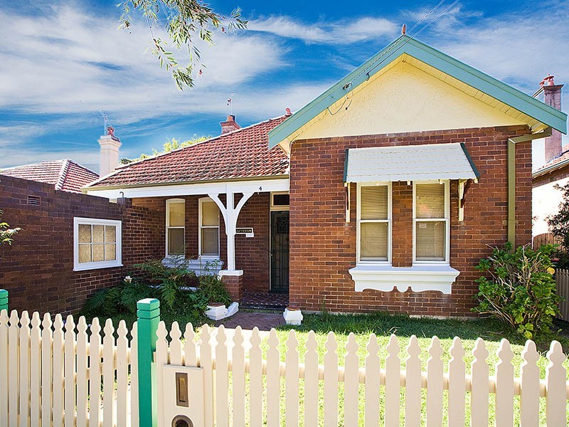 4 Fleet Street, Carlton NSW 2218