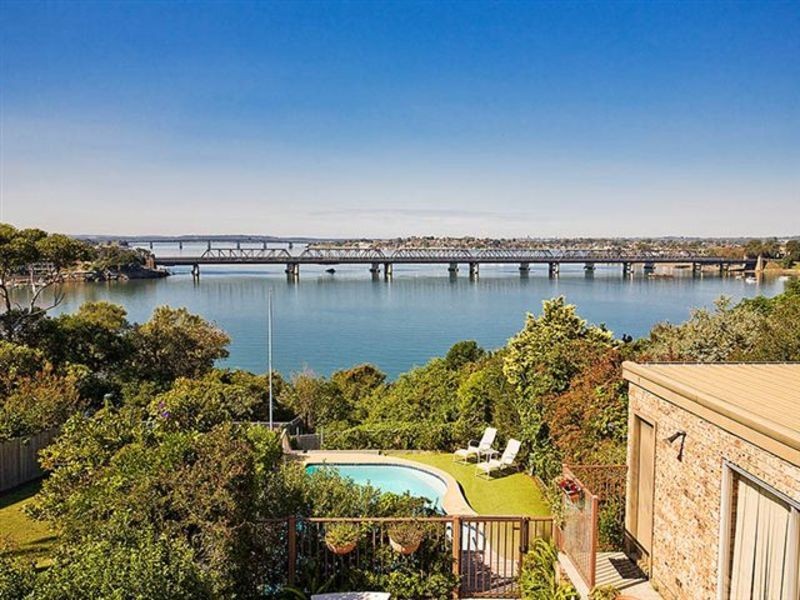 6 Woodlands Avenue, Blakehurst NSW 2221