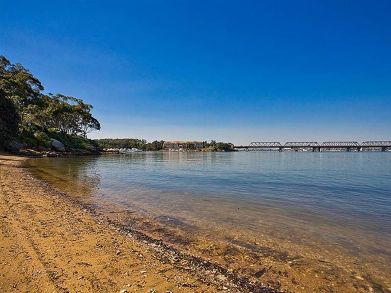 6 Woodlands Avenue, Blakehurst NSW 2221