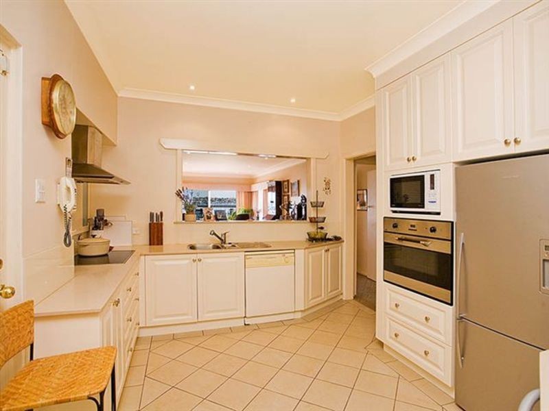 6 Woodlands Avenue, Blakehurst NSW 2221