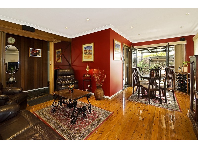 2a Forshaw Avenue, Peakhurst NSW 2210