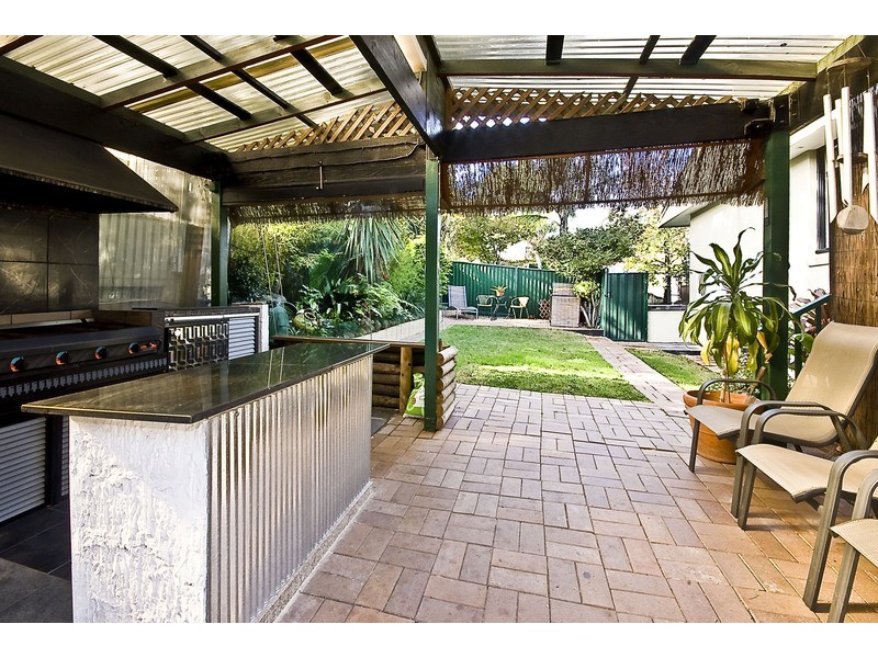 2a Forshaw Avenue, Peakhurst NSW 2210