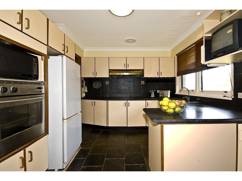 2a Forshaw Avenue, Peakhurst NSW 2210