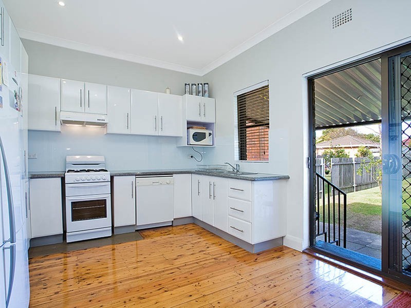 3 Henry Street, Carlton NSW 2218