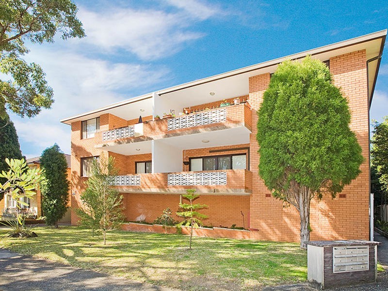 2/32-34 Bembridge Street, Carlton NSW 2218