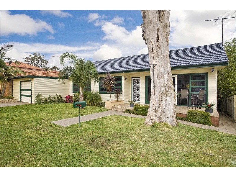 1 Walker Avenue, Peakhurst NSW 2210