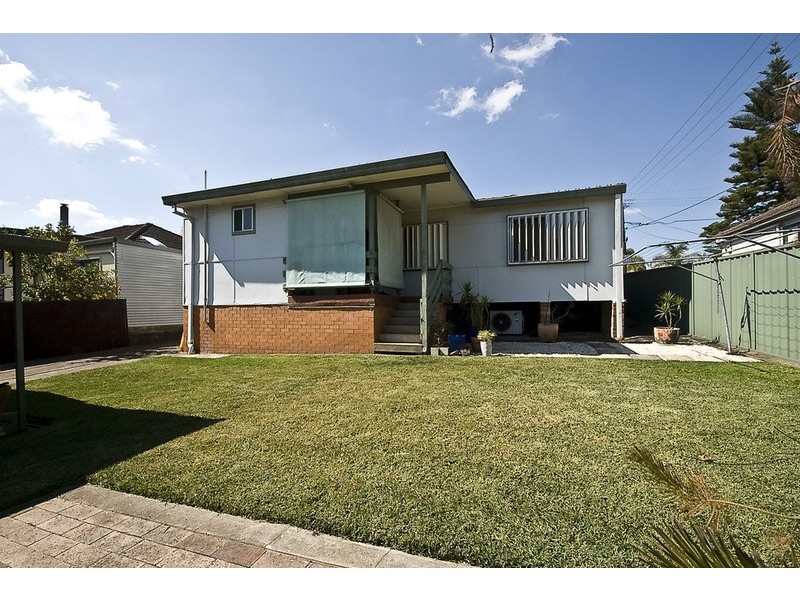 11 Greenway Parade, Revesby NSW 2212