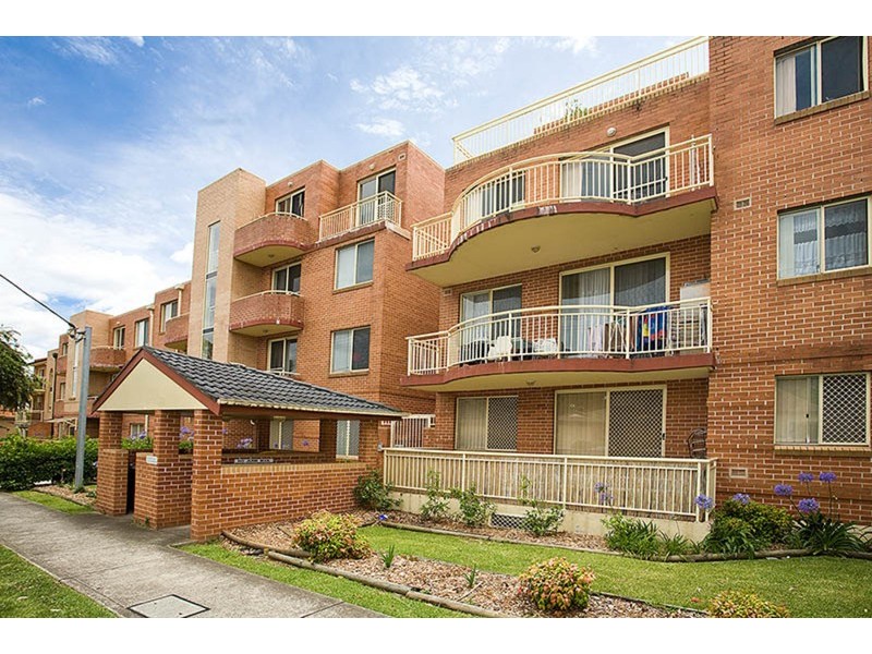 13/2 Short Road, Riverwood NSW 2210