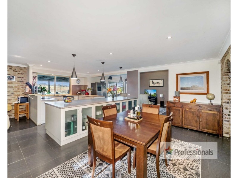 2 Dunromin Drive, Modanville NSW 2480