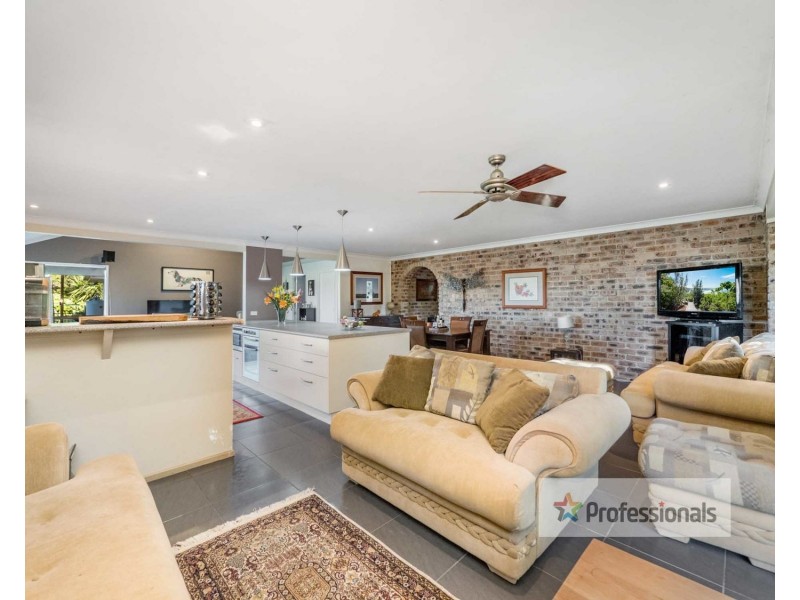 2 Dunromin Drive, Modanville NSW 2480