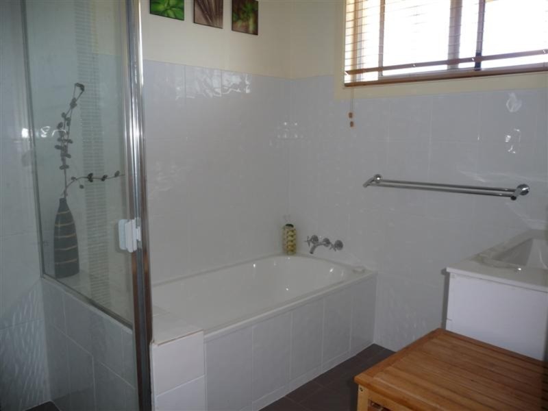 11 Maloney Avenue, South Lismore NSW 2480