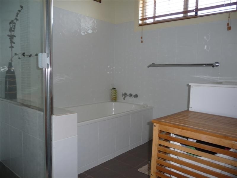 11 Maloney Avenue, South Lismore NSW 2480