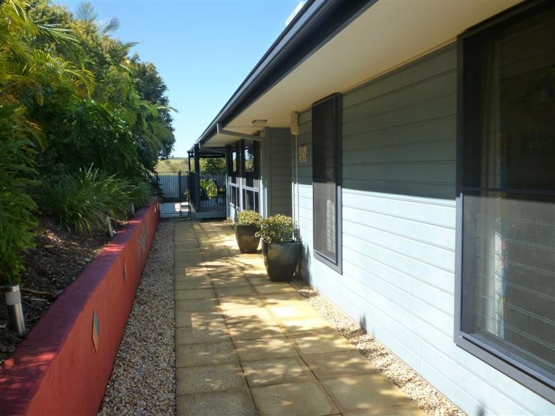 1 Henderson Place, Modanville NSW 2480