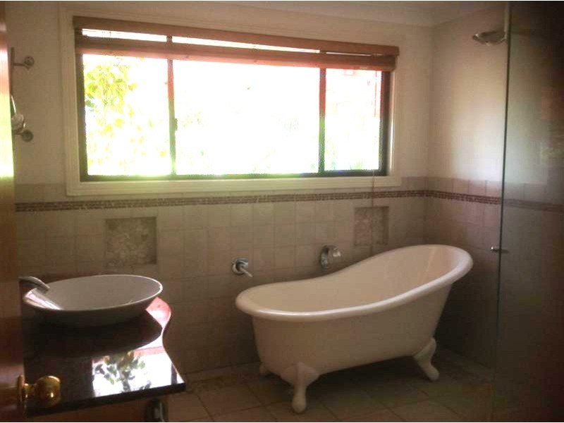 18 Beaumont Drive, East Lismore NSW 2480