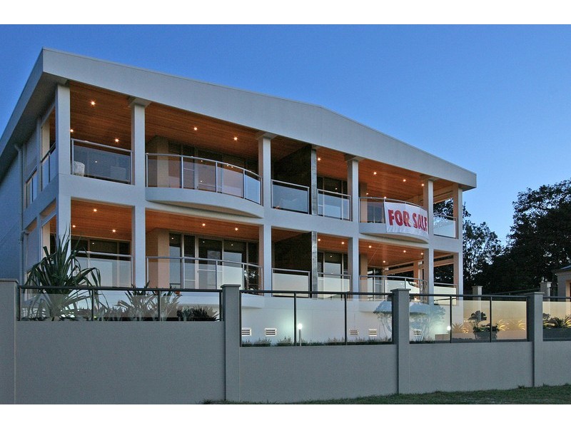 8 Bent Street, Yamba NSW 2464