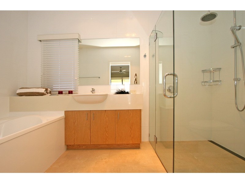 8 Bent Street, Yamba NSW 2464