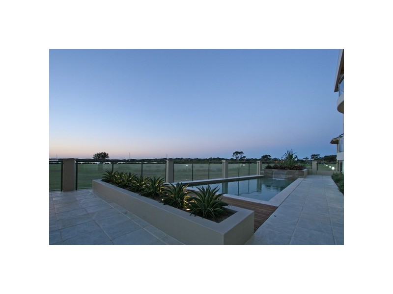 8 Bent Street, Yamba NSW 2464
