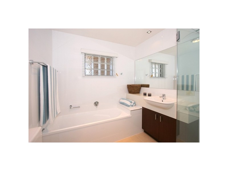 8 Bent Street, Yamba NSW 2464