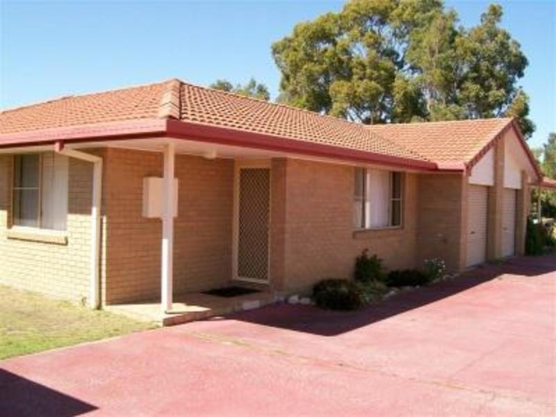 2/63 Melaleuca Drive, Yamba NSW 2464