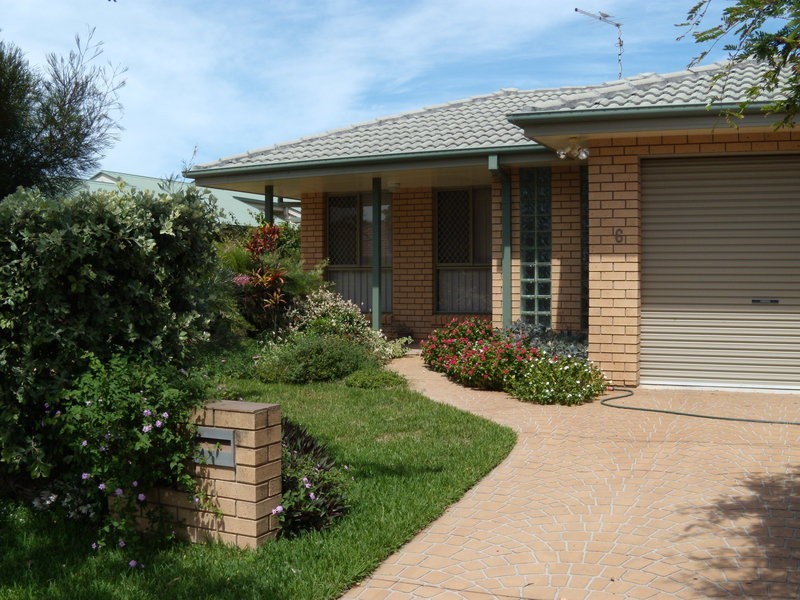 6 Blue Water Court, Yamba NSW 2464