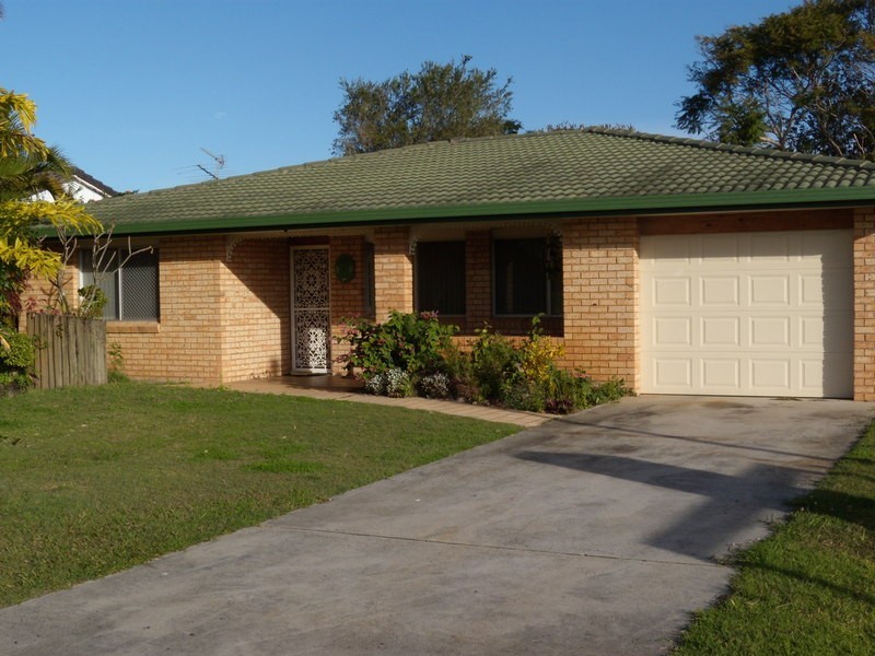 2 Roseland Avenue, Yamba NSW 2464