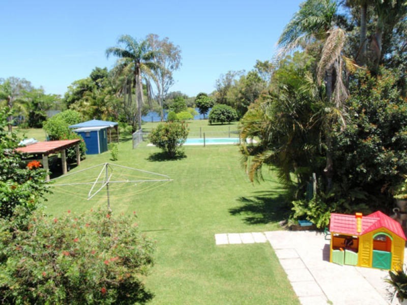 1 Carrington Street, Palmers Island NSW 2463