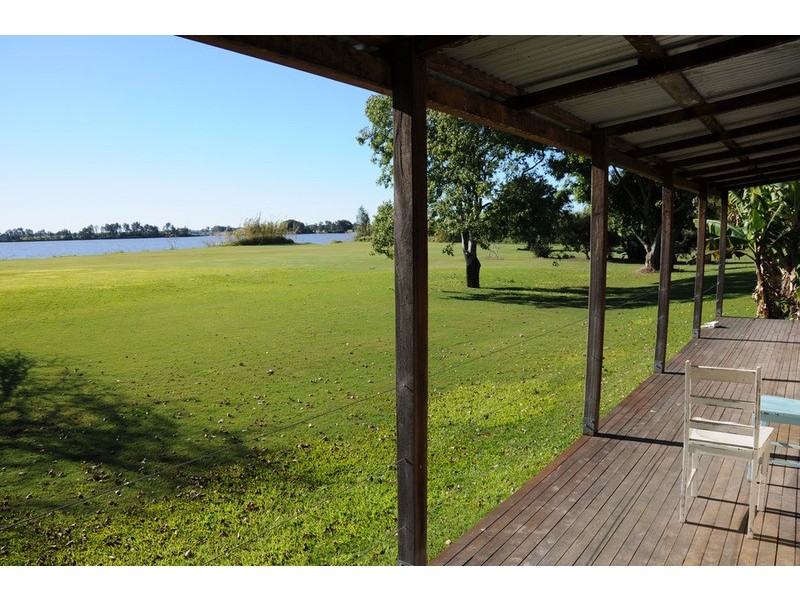 797 Yamba Road, Palmers Island NSW 2463