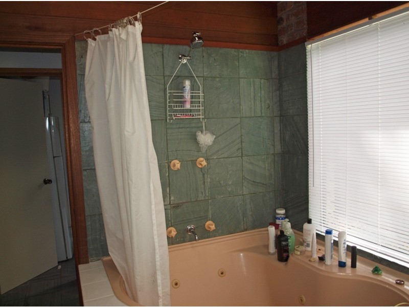 18 Young Street, Wooloweyah NSW 2464