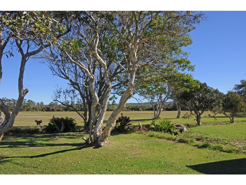 16 Honeysuckle Street, Brooms Head NSW 2463