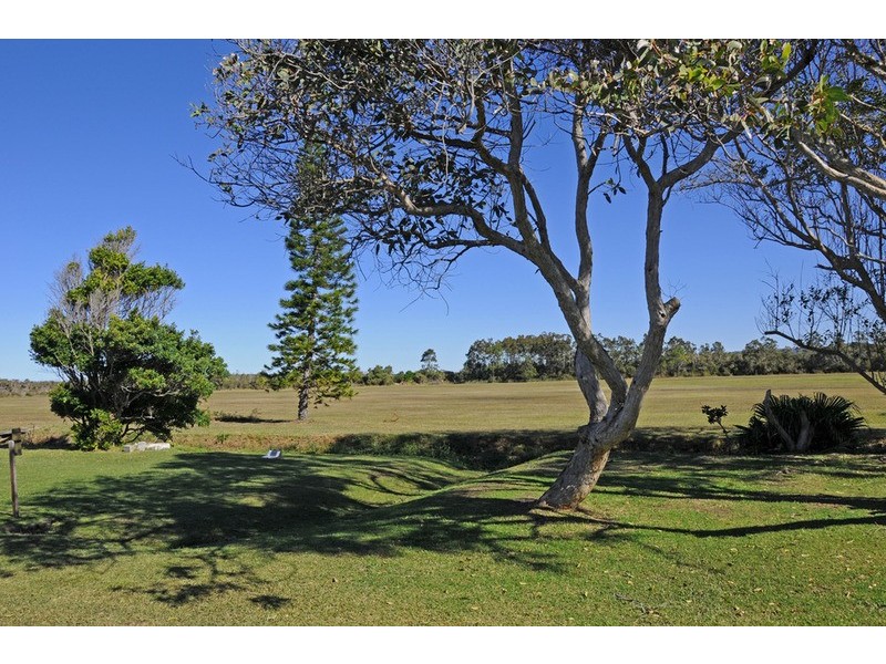 16 Honeysuckle Street, Brooms Head NSW 2463
