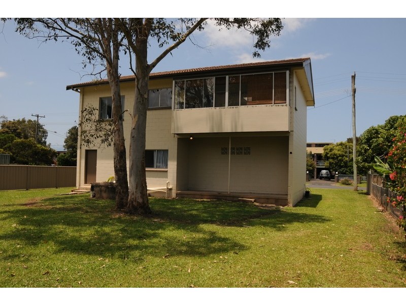 1 Dalley  Street, Palmers Island NSW 2463