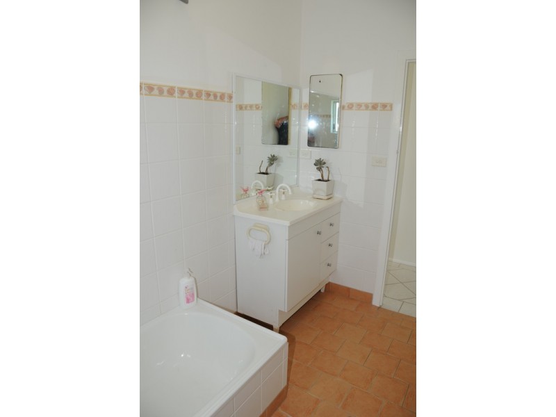 1 Dalley  Street, Palmers Island NSW 2463