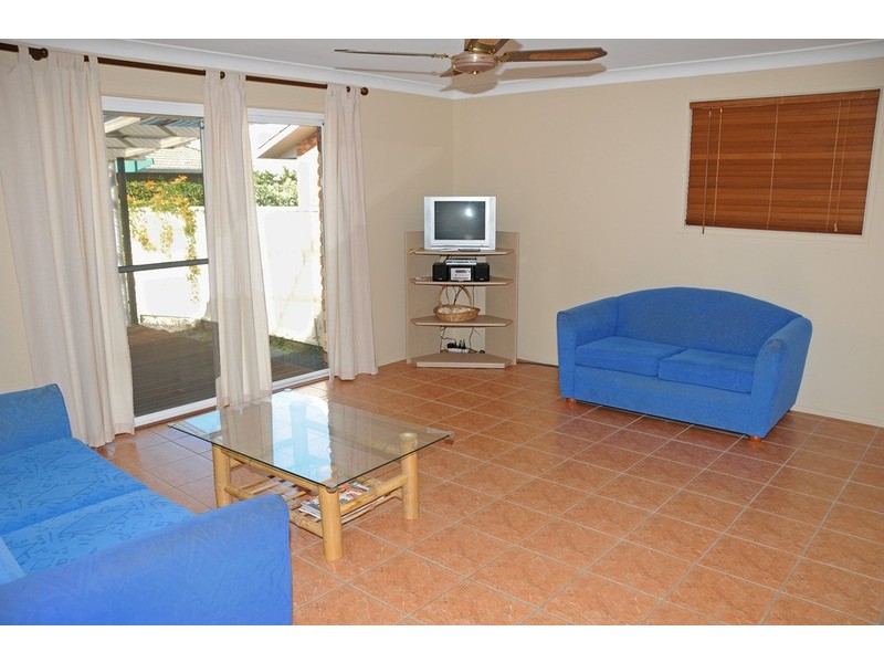 2/13 Roseland Avenue, Yamba NSW 2464