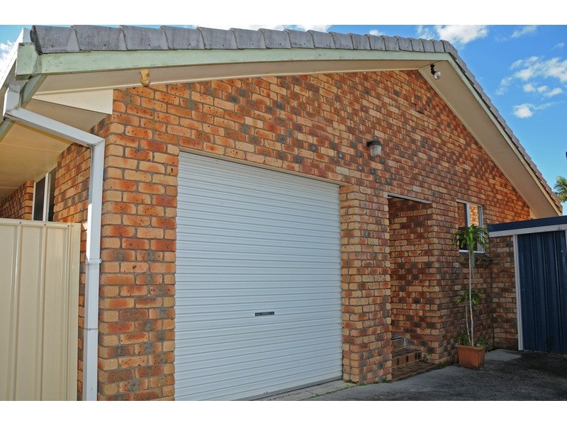 2/13 Roseland Avenue, Yamba NSW 2464