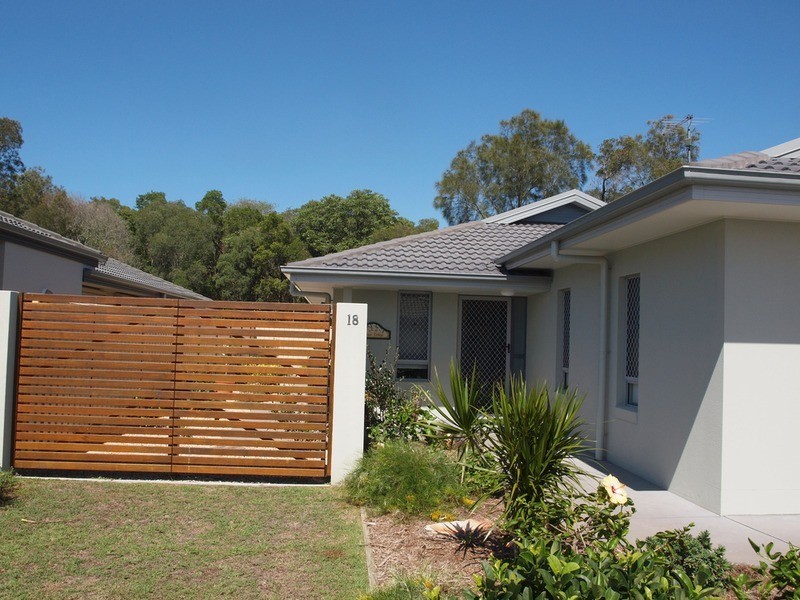 18/4 Somerset Place, Yamba NSW 2464