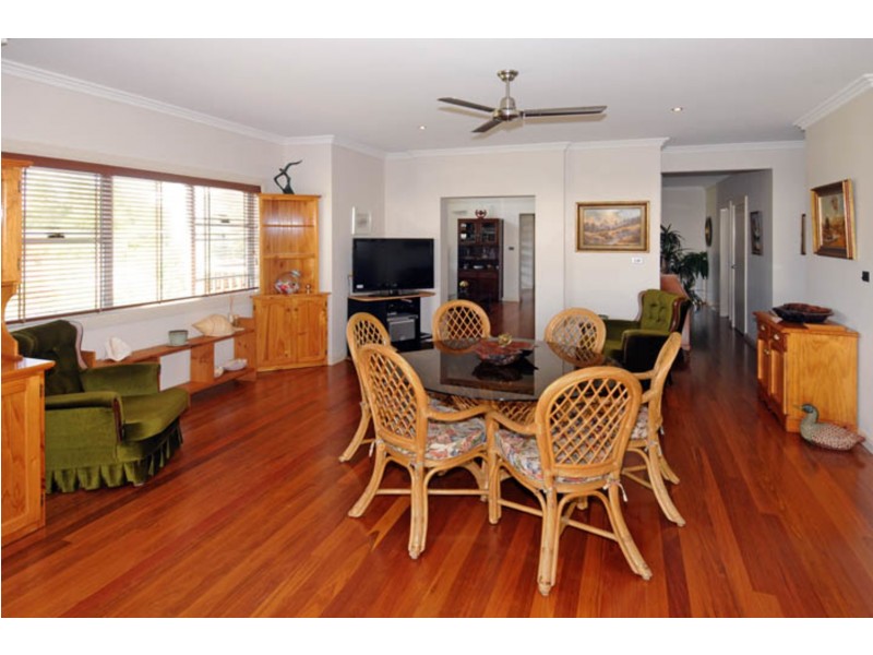 9 Whispering Pines Place, Gulmarrad NSW 2463