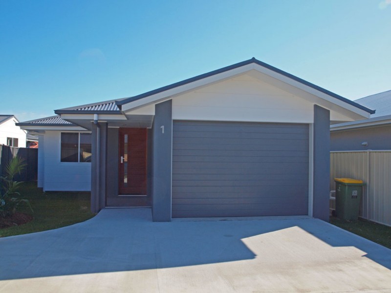 1/5 Bessy Close, Yamba NSW 2464