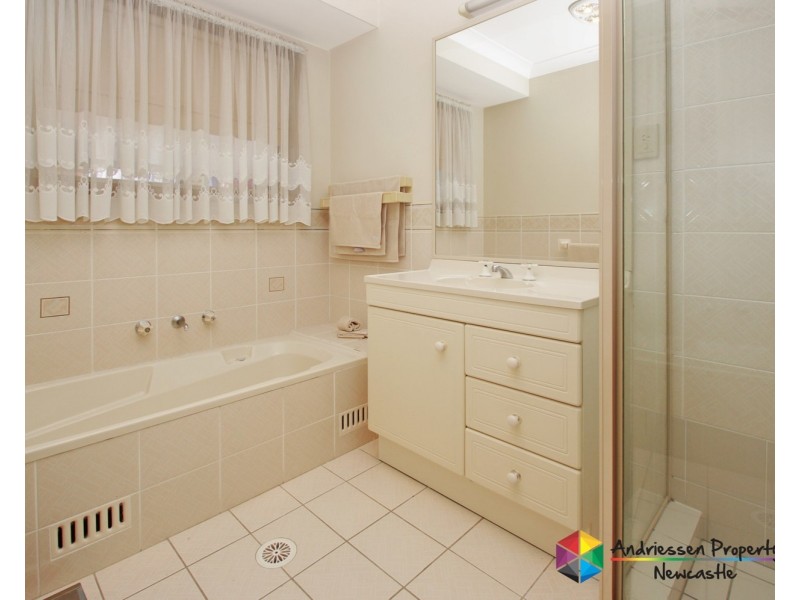 25 New York Avenue, Warners Bay NSW 2282