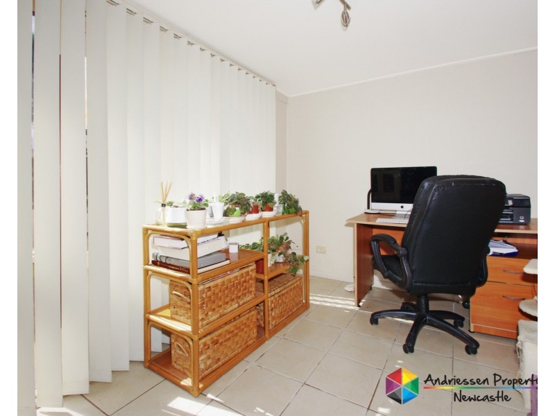 25 New York Avenue, Warners Bay NSW 2282