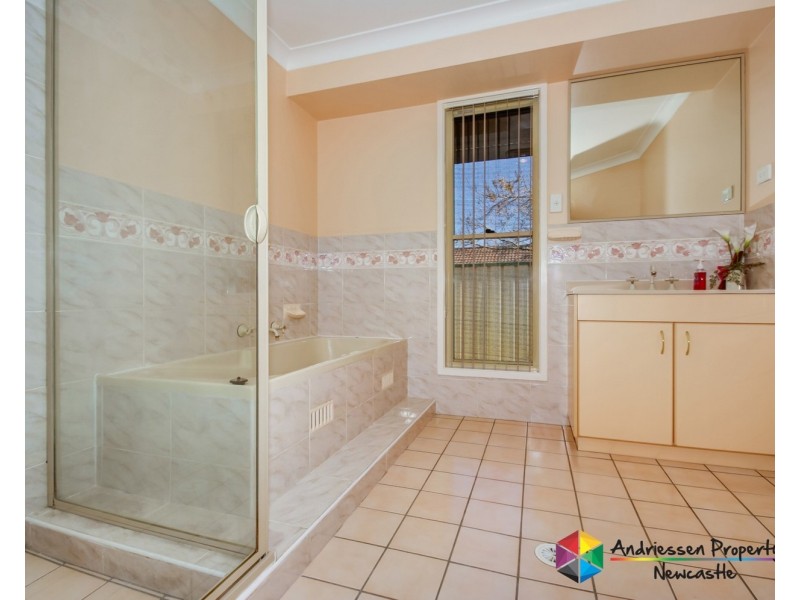 28 Flamingo Drive, Cameron Park NSW 2285