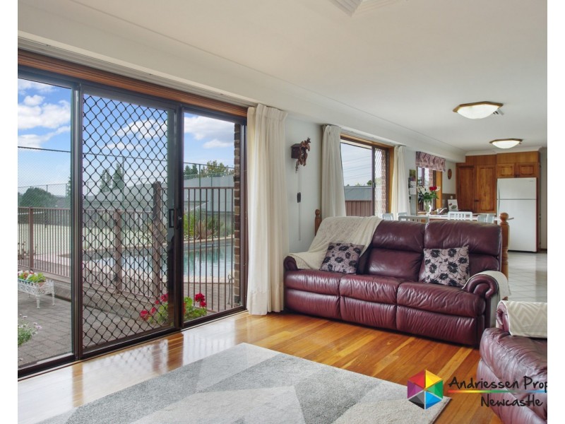 16 Blaxland Road, Macquarie Hills NSW 2285