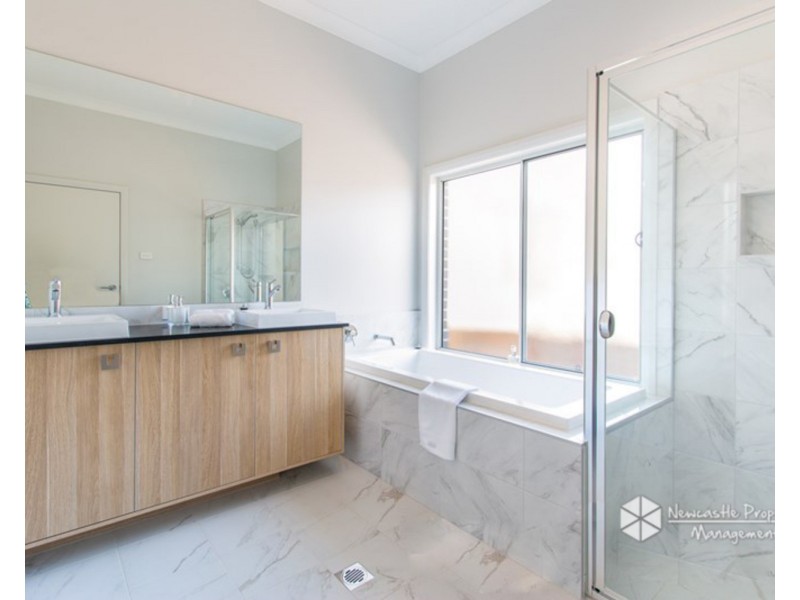 11 Bowline Street, Teralba NSW 2284