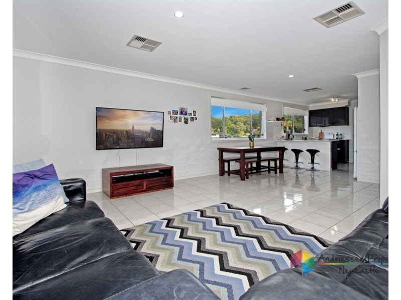 8 Eliza Place, Macquarie Hills NSW 2285