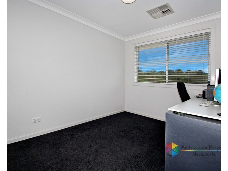 8 Eliza Place, Macquarie Hills NSW 2285