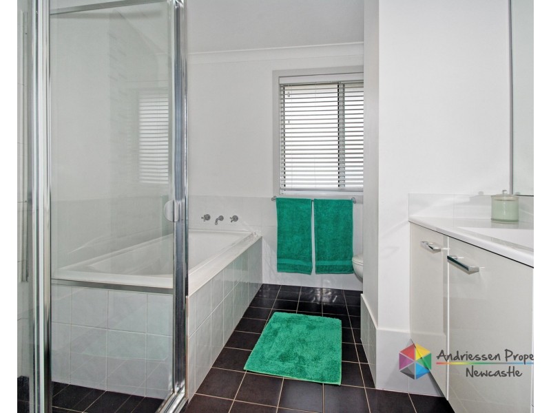 8 Eliza Place, Macquarie Hills NSW 2285