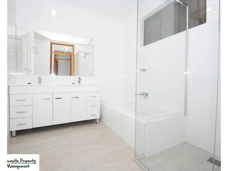 25 Blaxland Road, Macquarie Hills NSW 2285