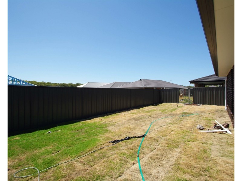 64 Seaside Boulevard, Fern Bay NSW 2295