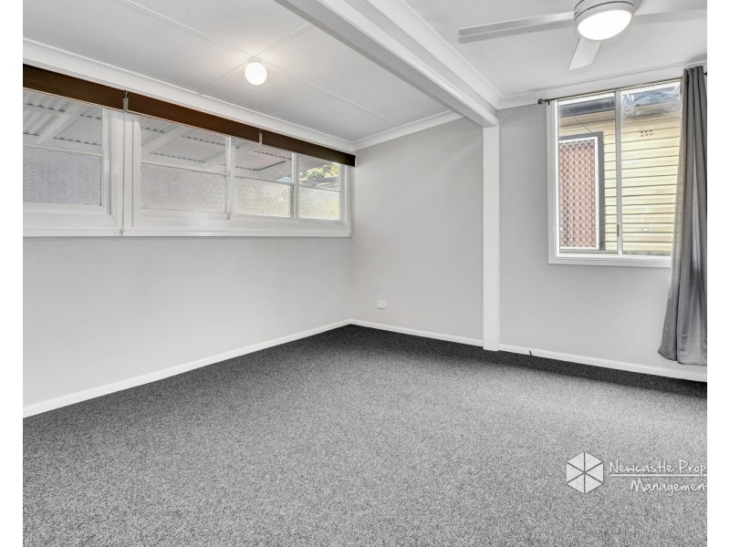 8 George Street, Mayfield East NSW 2304